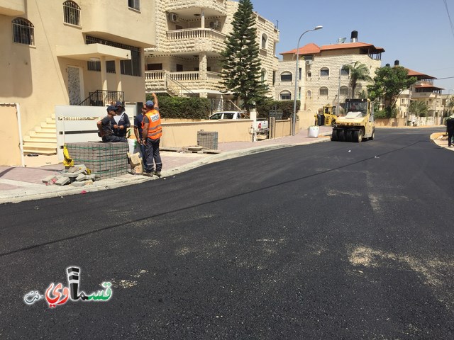 فيديو : تعبيد واتمام عماير ابو سعده بحضور رئيس البلدية المحامي عادل بدير .. والاهالي هذا سفيون دار ابو سعدة 